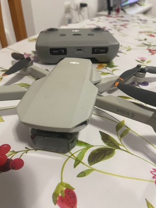 DJI Mini 2 con adaptador tablet