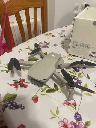 DJI Mini 2 con adaptador tablet