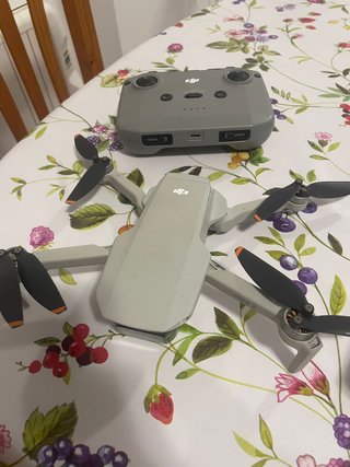 DJI Mini 2 con adaptador tablet