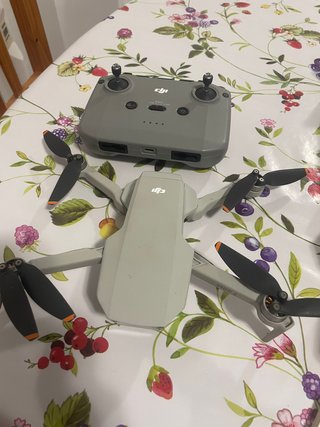 DJI Mini 2 con adaptador tablet