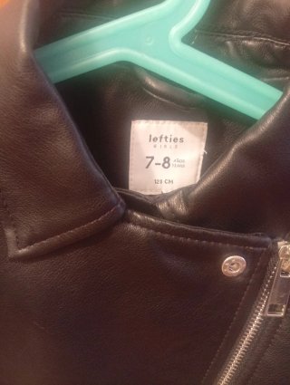 Chaqueta de piel negra niña