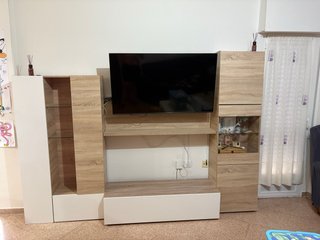 Mueble de salón modular madera y blanco