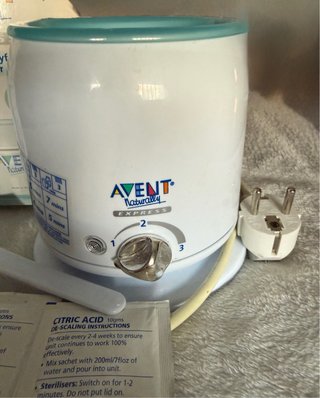 Calienta biberones y comida, marca Avent.