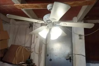 Ventilador de techo blanco con luces
