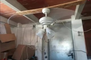 Ventilador de techo blanco con luces
