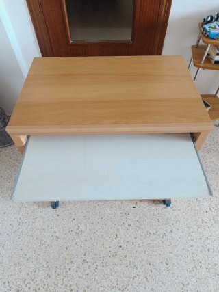 Scrivania compatta con ruote