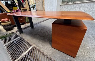 Mesa de despacho de madera