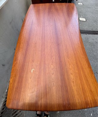 Mesa de despacho de madera