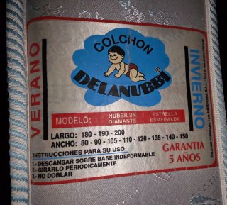 Colchón gris y multicolor
