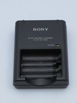 Cargador Baterías Sony AA/AAA Ni-MH BC-CS2B