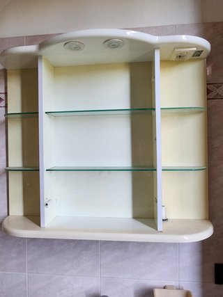 Mobiletto bagno con luci e prese