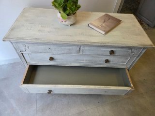Cómoda antigua de madera