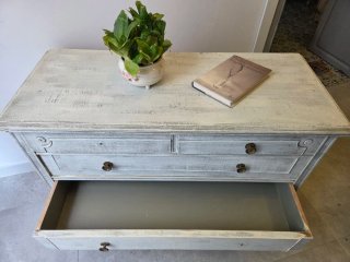 Cómoda antigua de madera
