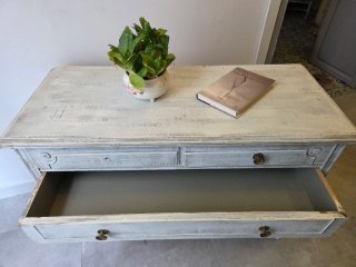 Cómoda antigua de madera