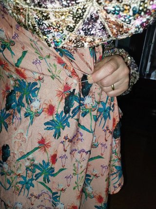Caftán flores multicolor mangas lentejuela