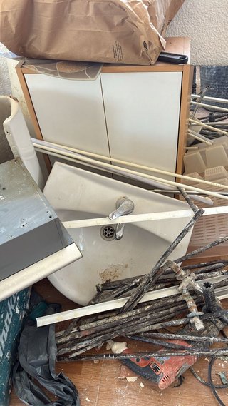 Lavabo de cerámica y metal buen estado