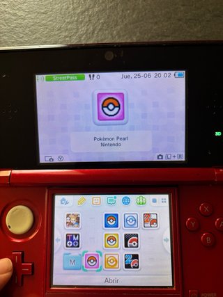 Nintendo 3DS Roja + 9 Juegos Pokémon