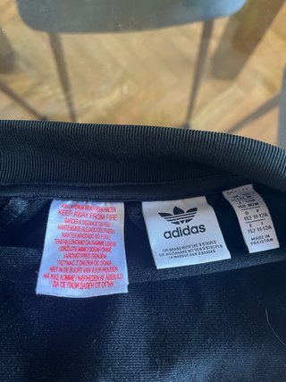 Chaqueta Adidas Negra con Rayas Blancas