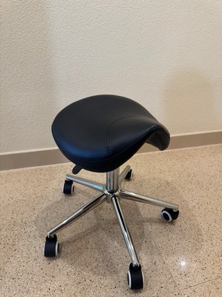 Taburete Hidráulico tipo Pony Negro COMO NUEVO