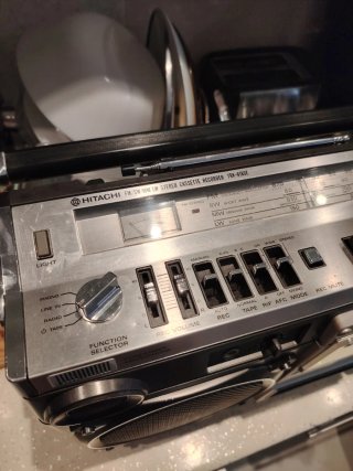 Hitachi TRK-8180E Boombox Radio Cassette
