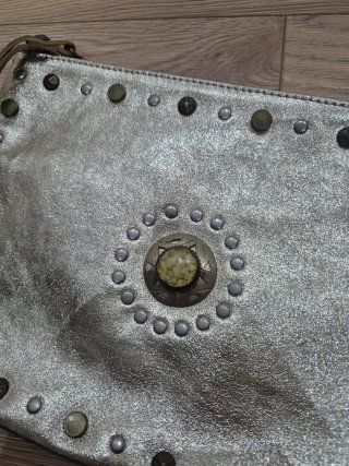 Bolso de piel plateado. Dorada. Como NUEVO.
