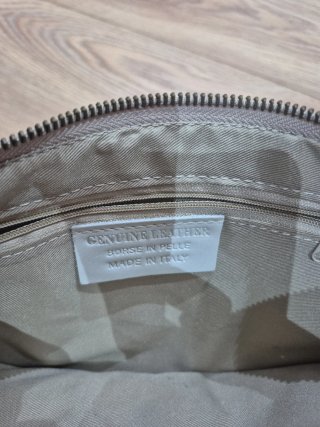 Bolso de piel plateado. Dorada. Como NUEVO.