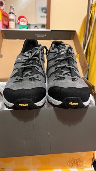 Zapatos sketchers Grises y Negros
