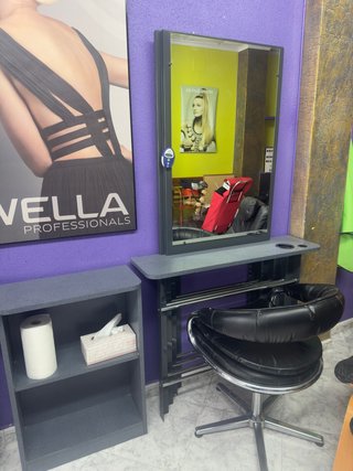 Sillas peluquería, lava cabezas y escritorio