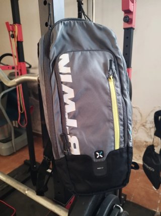 Mochila ciclista gris