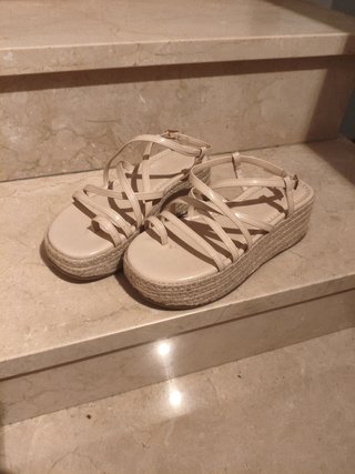 Sandalias Beige Plataforma Cómodas