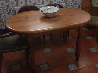 Mesa de comedor de madera