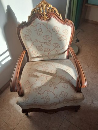 Silla y 2 sillones madera y tela