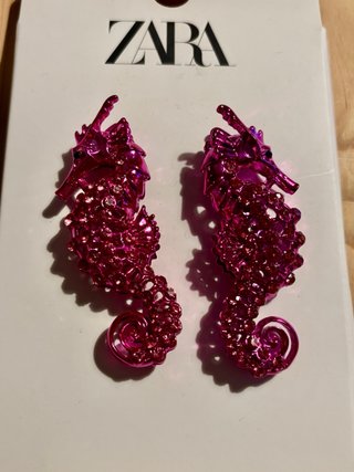 Pendientes Caballito de Mar Fucsia Zara