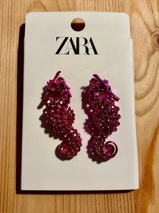 Pendientes Caballito de Mar Fucsia Zara