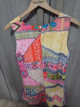 Vestido sin mangas estampado multicolor