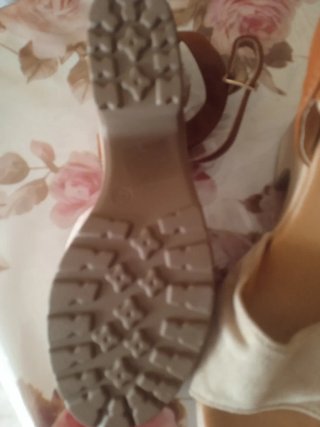 Sandalias de cuña mujer beige y marrón