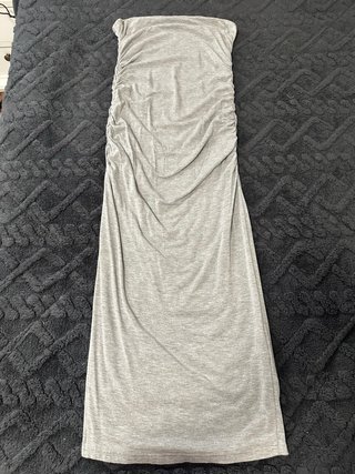 Vestido largo gris fruncido