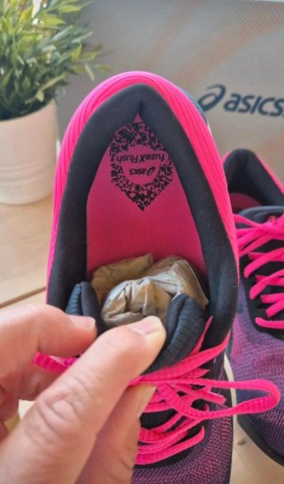Zapatillas deportivas Asics rosas y moradas