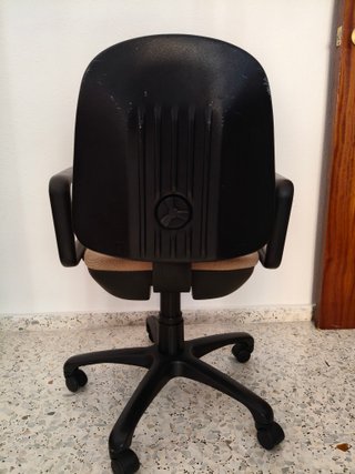 Silla de oficina con ruedas cómoda