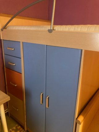 Cama tren de madera maciza.