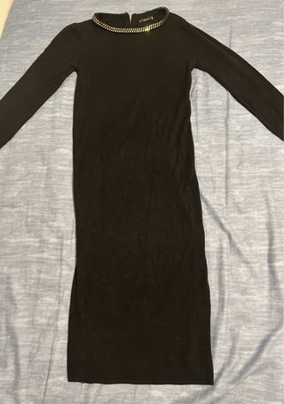 Vestido Zara Negro con Cadena Dorada