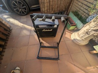 Supporto per 4 chitarre