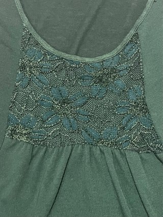Camiseta verde tirantes con encaje