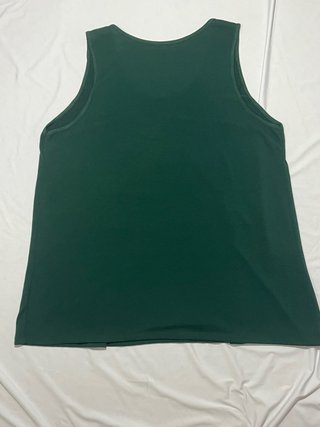 Camiseta verde tirantes con encaje