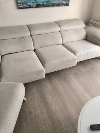 Sofá modular beige con chaise longue independiente