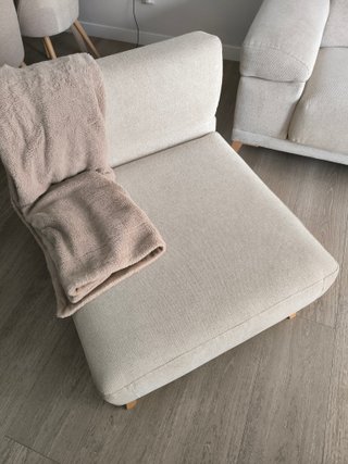 Sofá modular beige con chaise longue independiente