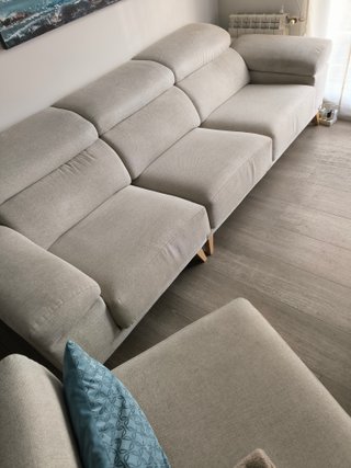 Sofá modular beige con chaise longue independiente