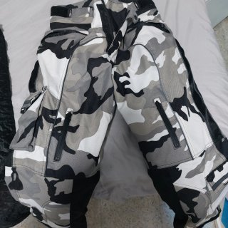 Pantalones Moto Camuflaje y Negros
