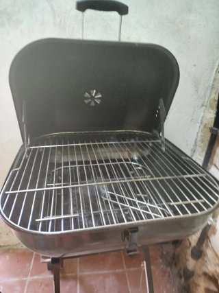 Barbacoa portátil con tapa