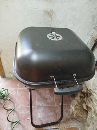 Barbacoa portátil con tapa